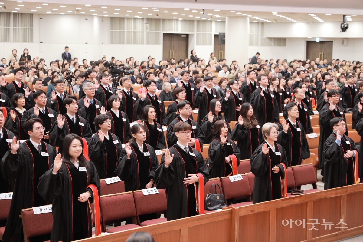 사단법인 한국독립교회선교단체연합회(카이캄) 제50회 목사안수식이 지난 21일 분당 할렐루야교회에서 축복 속에서 거행됐다.