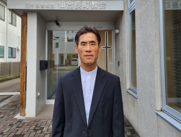 일본 교회 앞에서 임완혁 목사
